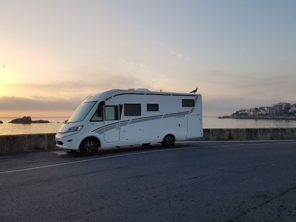 ¿Cómo se vacían las aguas grises y negras de una autocaravana?