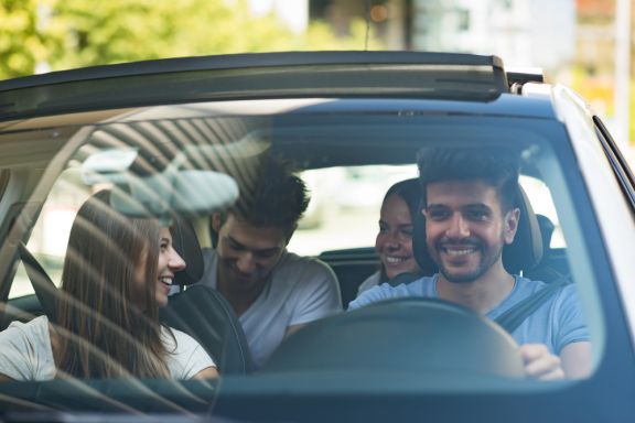 Mi hijo acaba de sacar el carnet de conducir, ¿puede conducir mi coche?